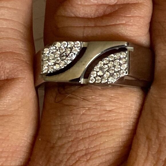 Men's Stainless Steel Crystal Detailed Ring size 10 - Picture 2 of 6